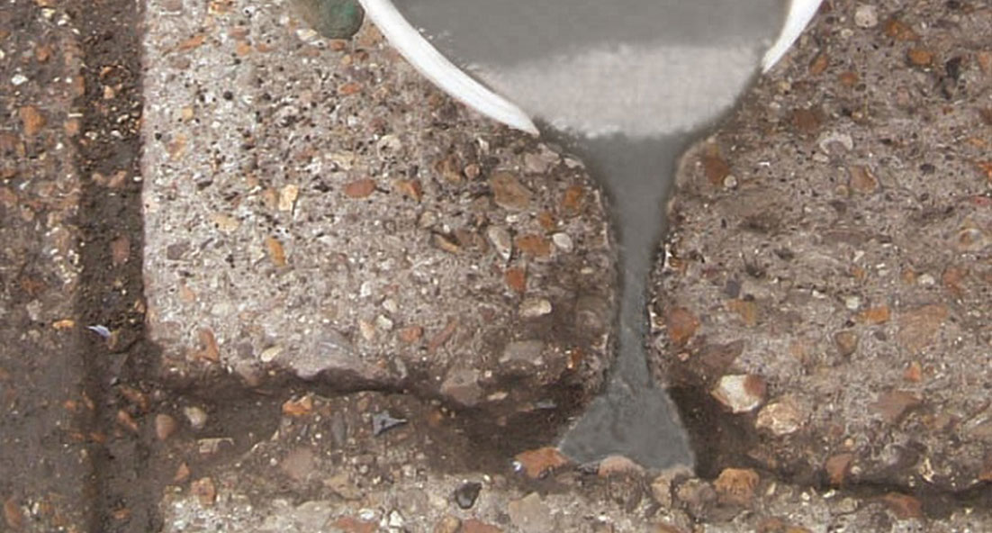 repairing an expansion joint with liquid filler